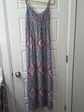 Akualani Spaghetti Strap Maxi Dress in Multicolor Paisley - Small